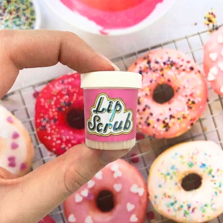 Απολεπιστικό Χειλιών με Άρωμα Ντόνατ Bomb Donut Worry Lip Scrub