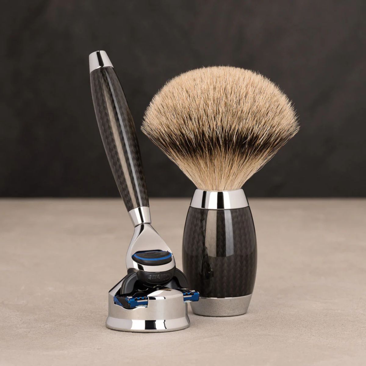 Πινέλο Ξυρίσματος Muhle Edition Με Συνθετική Ίνα Silvertip Fibre Badger Carbon Brush