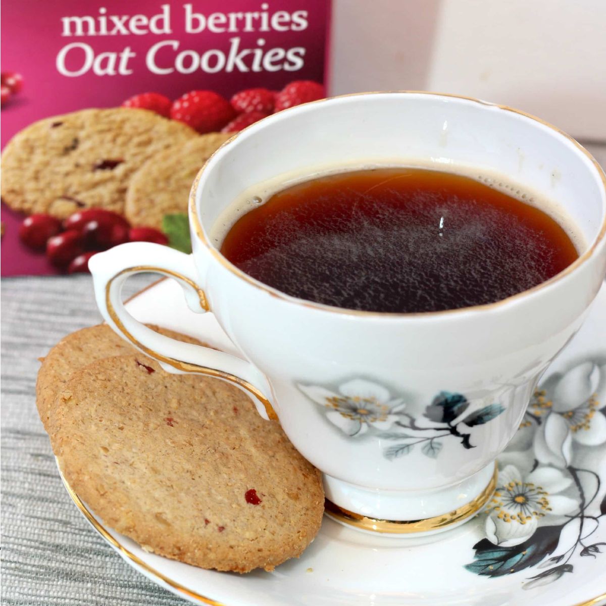 Μπισκότα Βρώμης Nairn's Mixed Berries Oat Biscuits