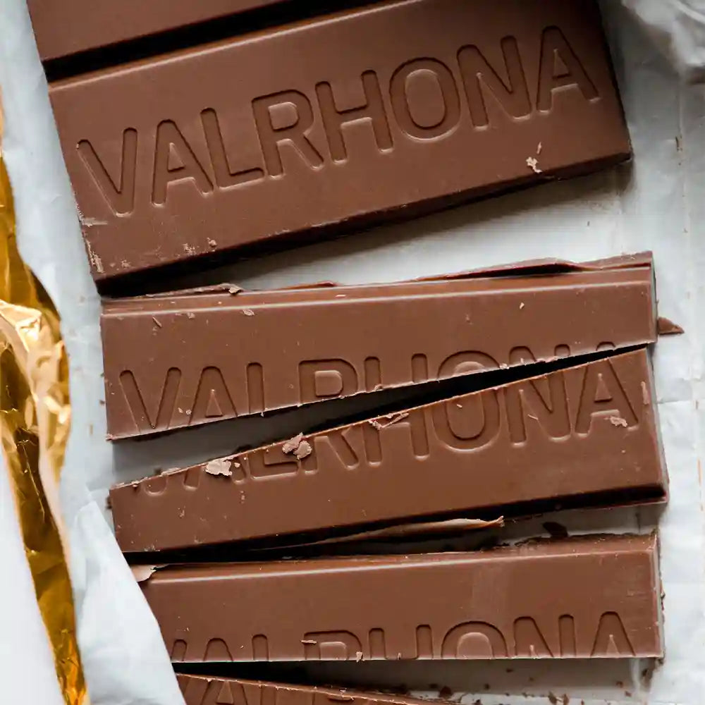 Valrhona Manjari Μαύρη Σοκολάτα with Orange Flavoured Nuggets