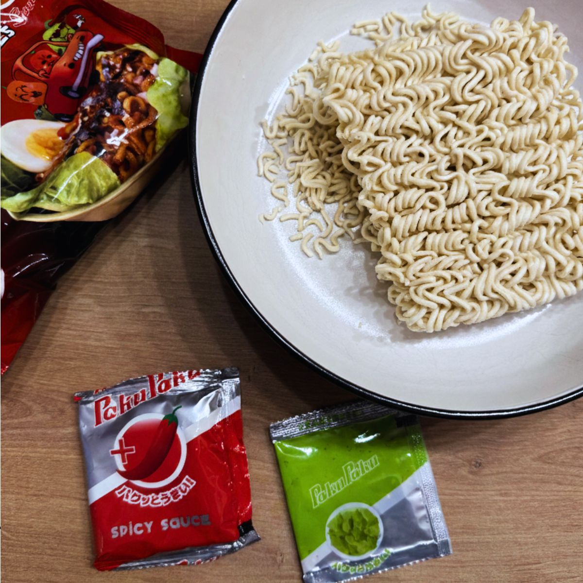 Στιγμιαία Νουντλς Ράμεν Καυτερά Paku Paku Hot Spicy Ramen Noodles Speedy Spicy
