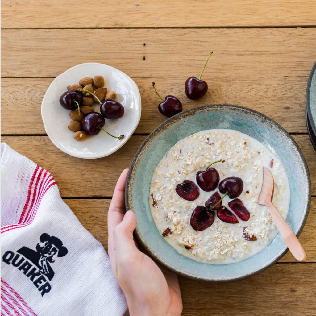 Νιφάδες Βρώμης Ολικής Άλεσης Quaker Oat So Simple Sultanas Raisins Cranberry and Apple 385g