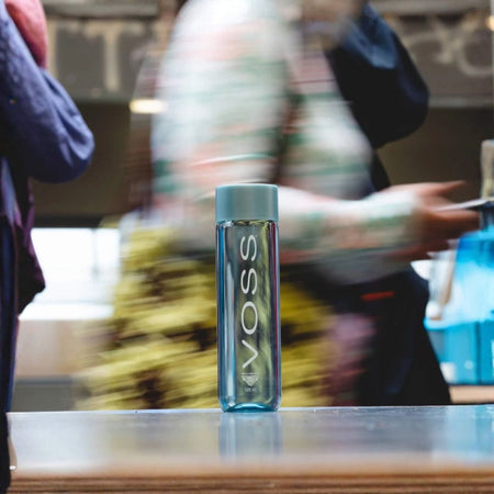 Φυσικό Μεταλλικό Αρτεσιανό Νερό Voss Still Artesian Water σε μπουκάλι rPET