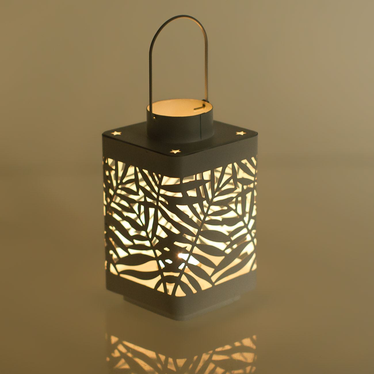 Φανάρι Μεταλλικό Κρεμαστό Λευκό με Διάτρητο Σχέδιο Φύλλα 10x10x18cm